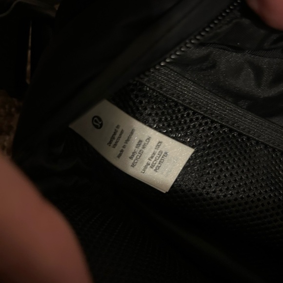 Lululemon Wanderlust Belt Bag O/S Black with zipper! - Picture 7 of 8